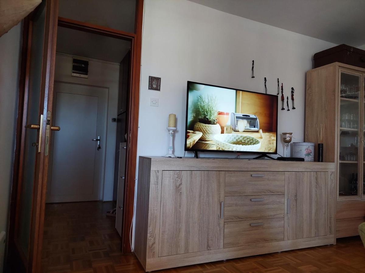 G&E Apartment พูลา ภายนอก รูปภาพ